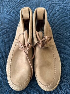 Ugg Casual Suede Chukka Boots in Light Brown